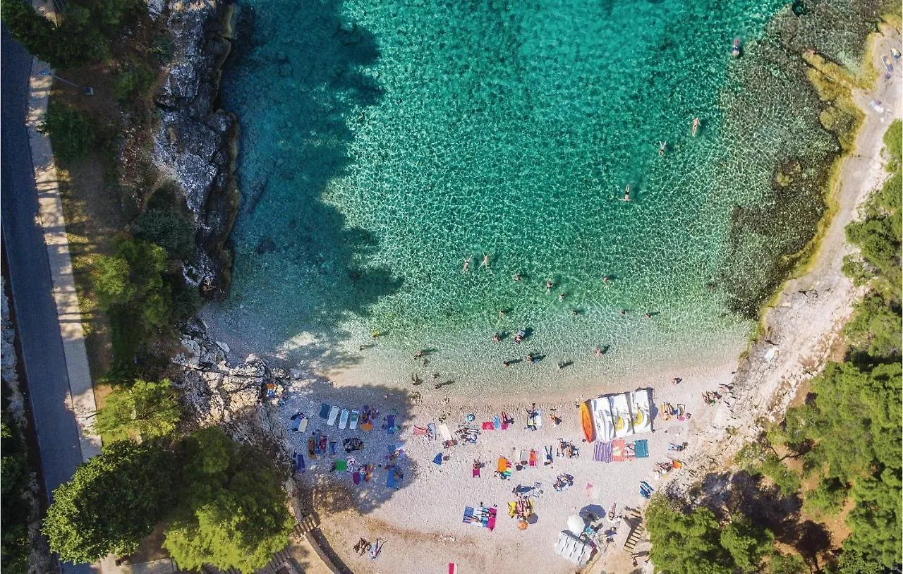 4 Bedroom Lovely Apartment In Stinjan Croatia
