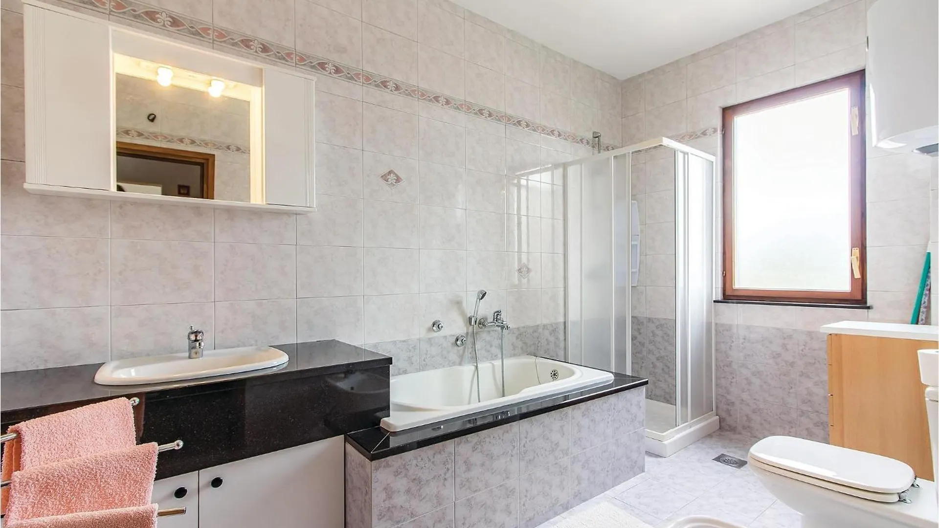 4 Bedroom Lovely Apartment In Stinjan