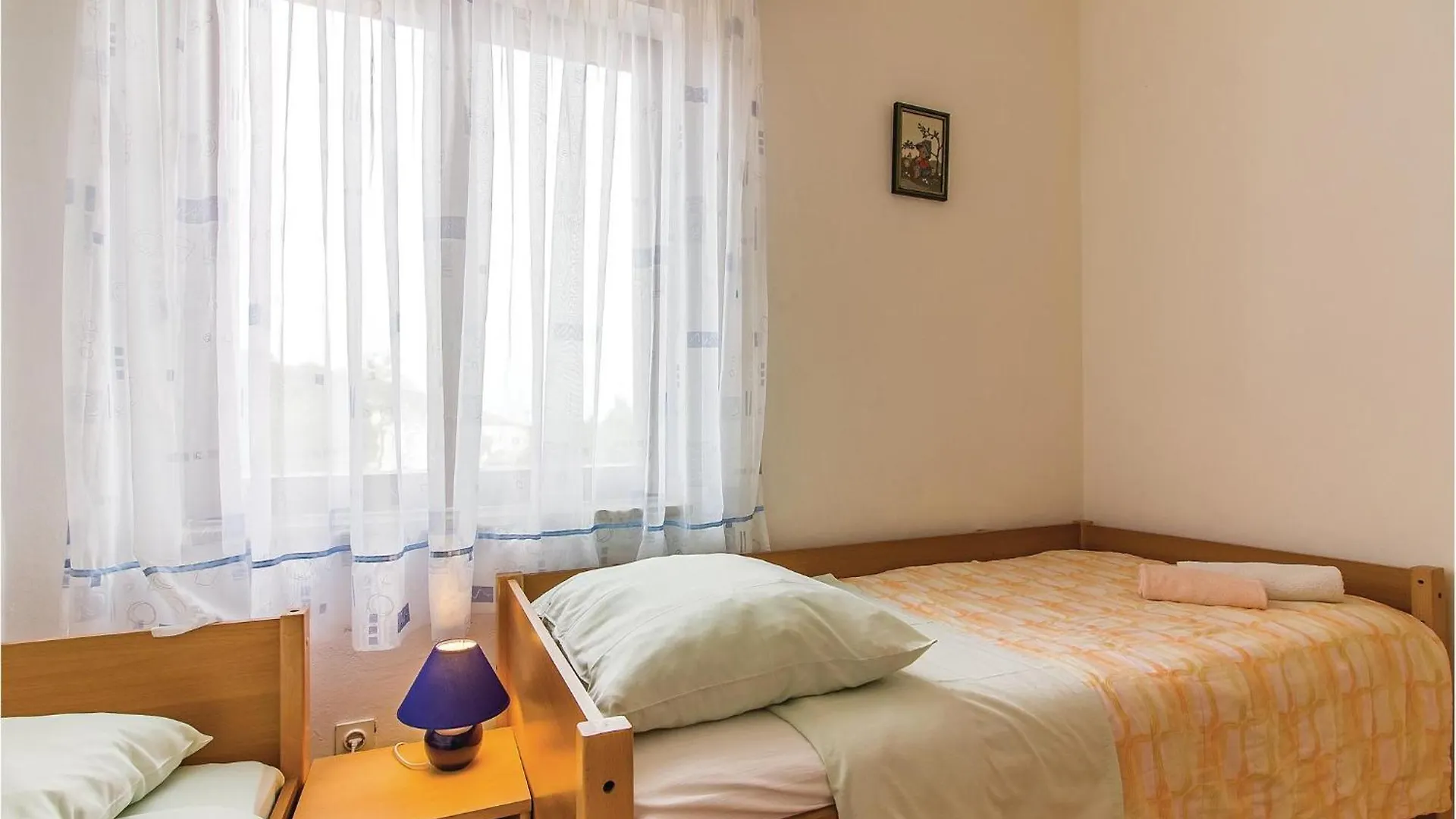 4 Bedroom Lovely Apartment In Stinjan