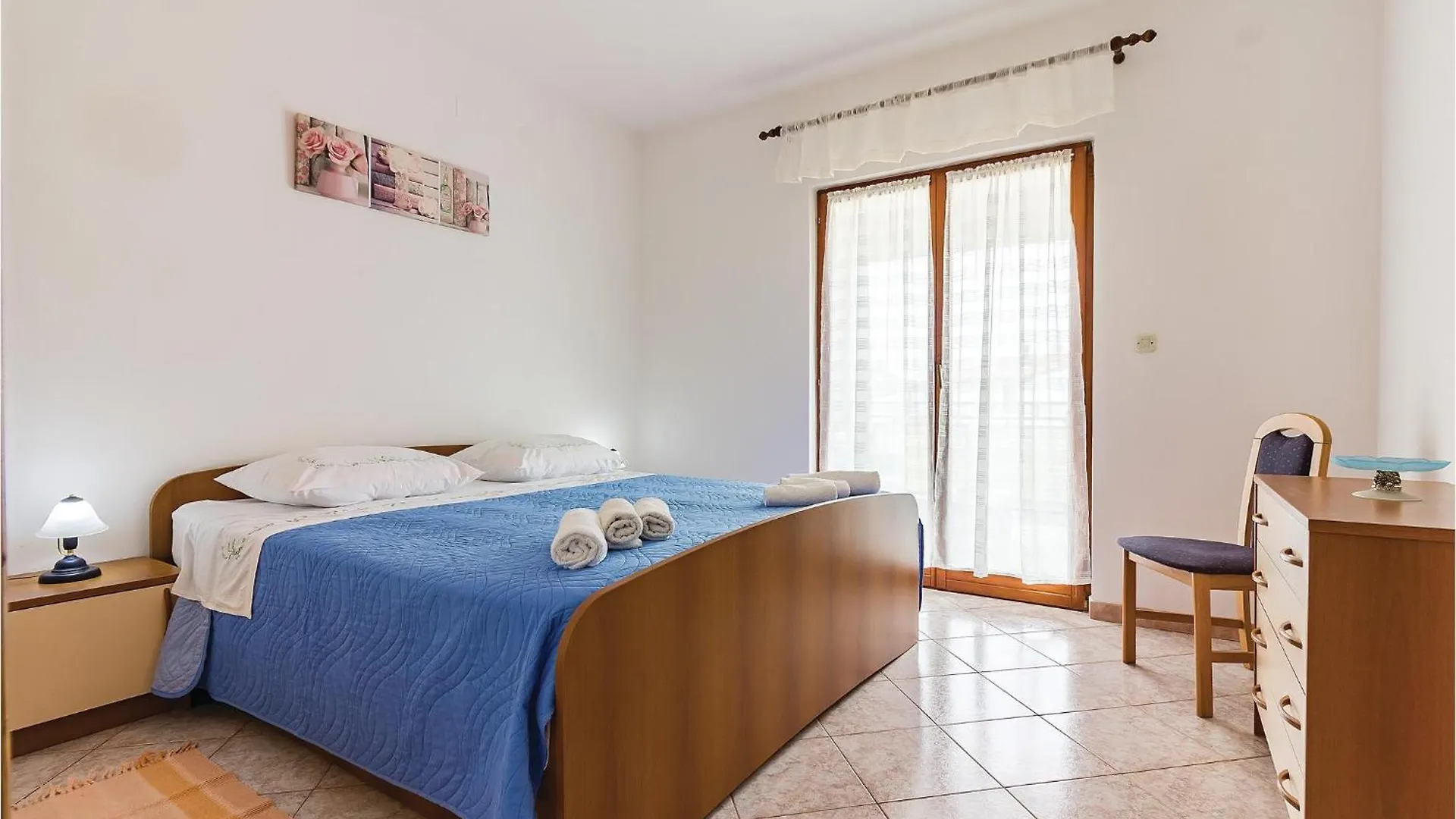 4 Bedroom Lovely Apartment In Stinjan 0*,