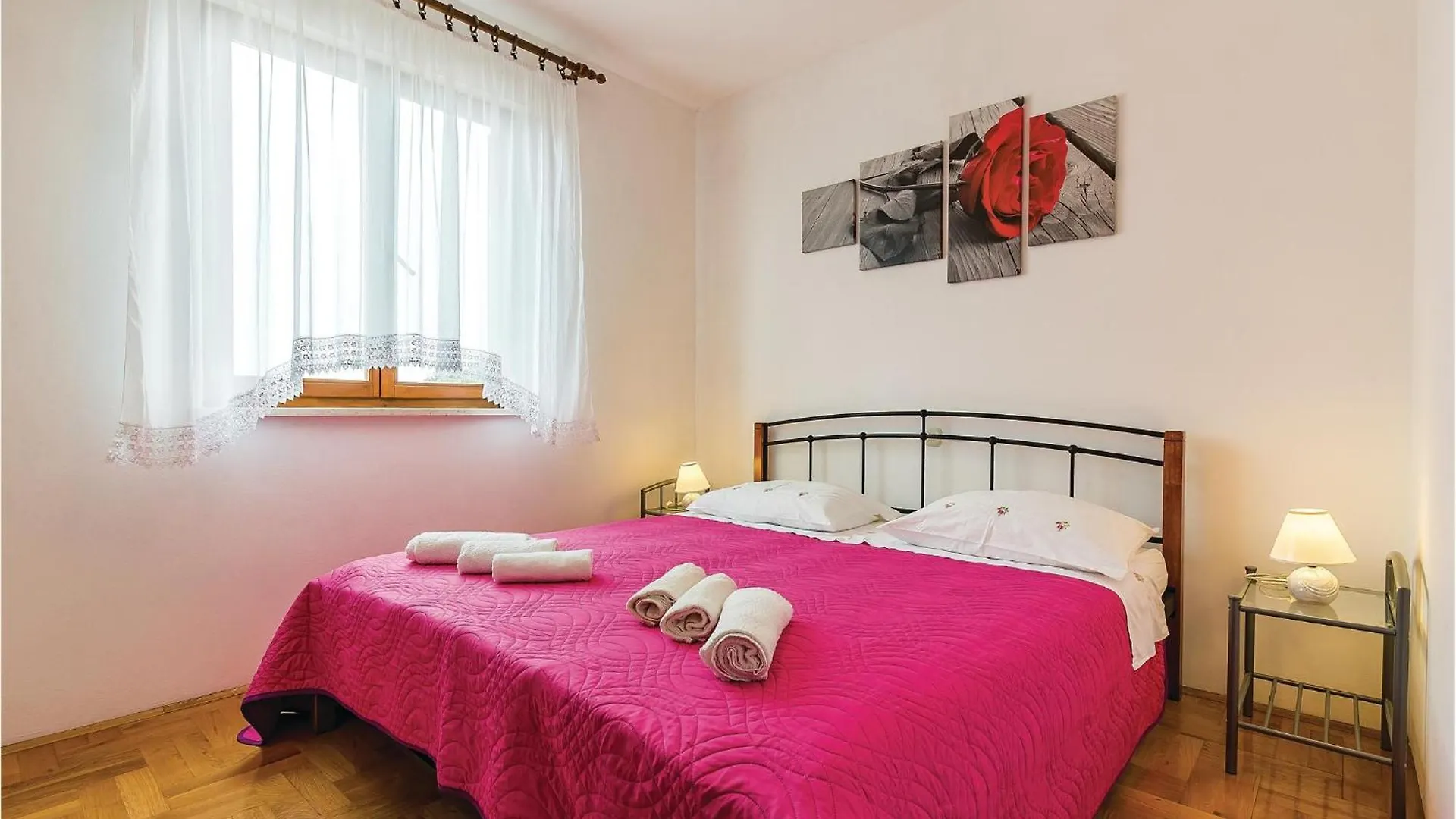 4 Bedroom Lovely Apartment In Stinjan