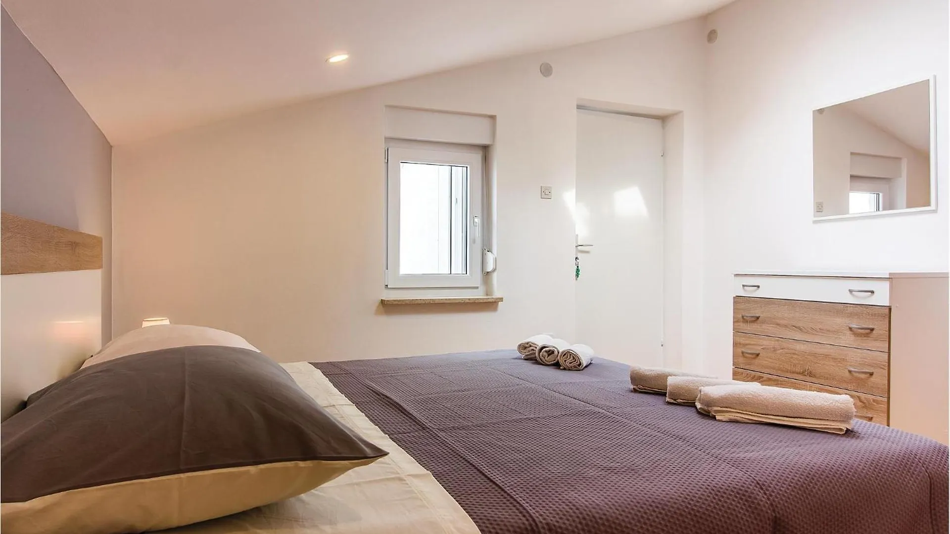 4 Bedroom Lovely Apartment In Stinjan Croatia