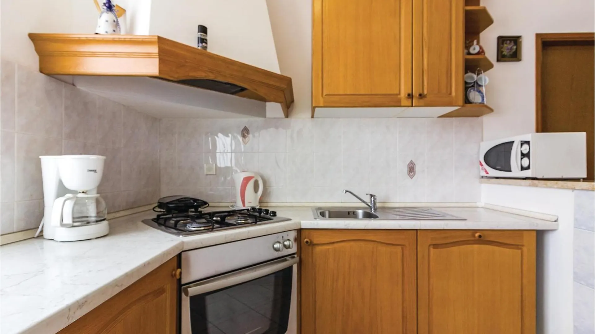 4 Bedroom Lovely Apartment In Stinjan 0*,