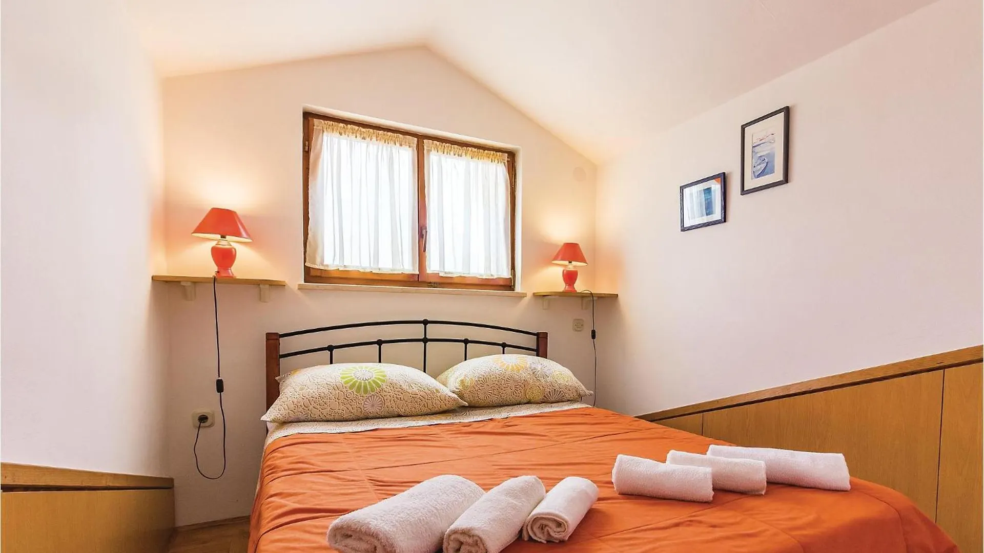 4 Bedroom Lovely Apartment In Stinjan