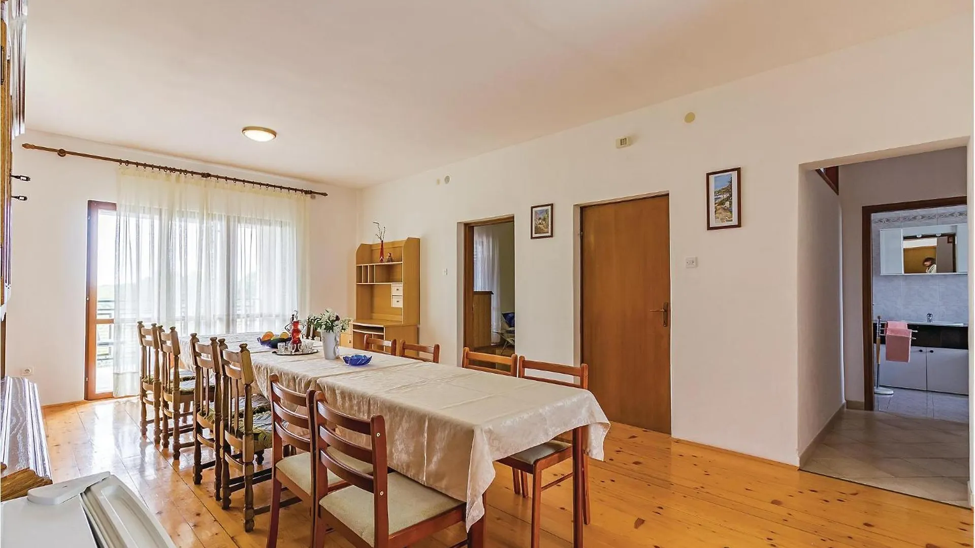 4 Bedroom Lovely Apartment In Stinjan