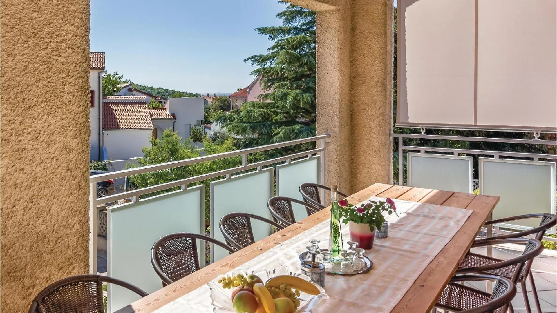 4 Bedroom Lovely Apartment In Stinjan