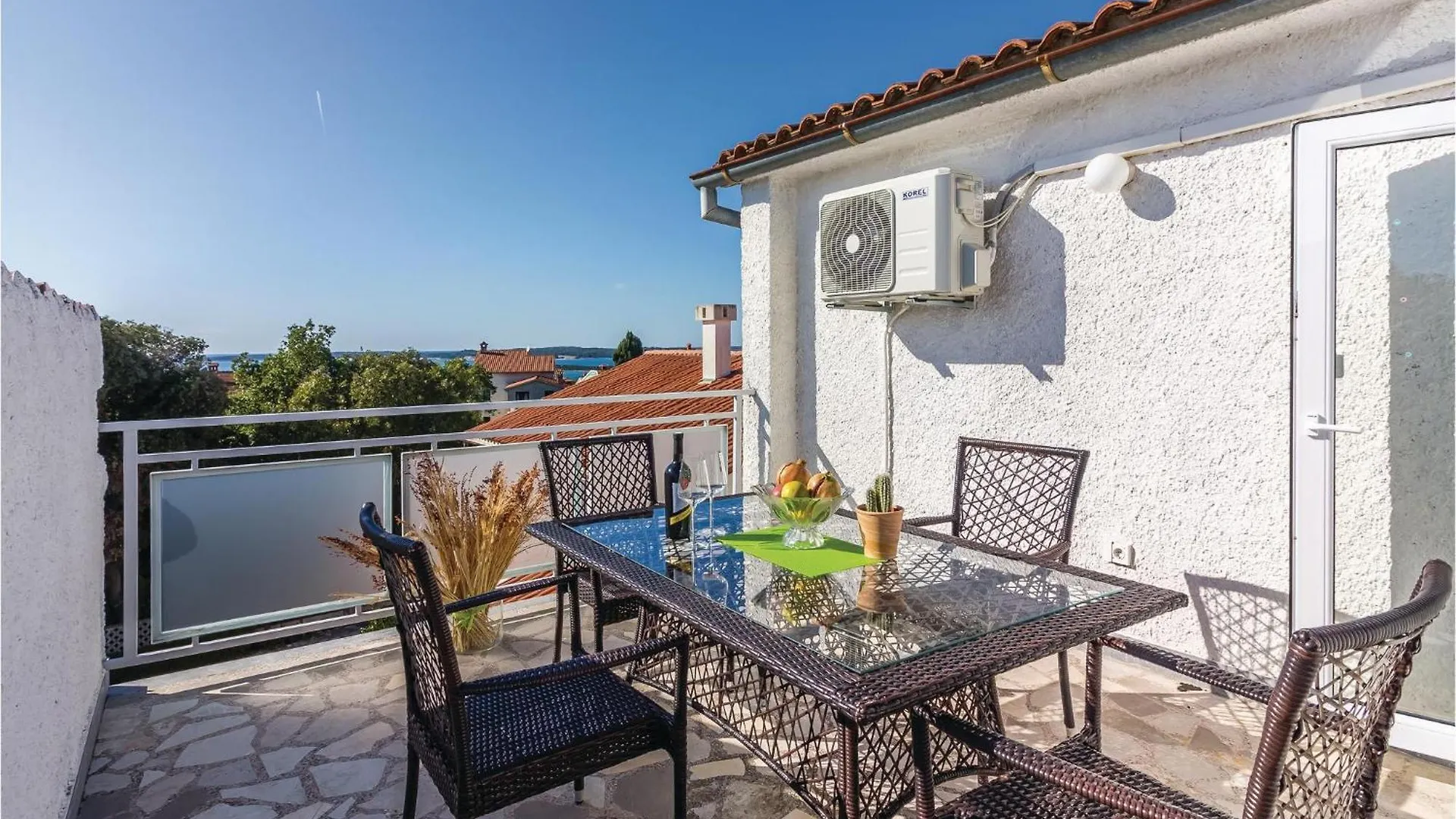 4 Bedroom Lovely Apartment In Stinjan