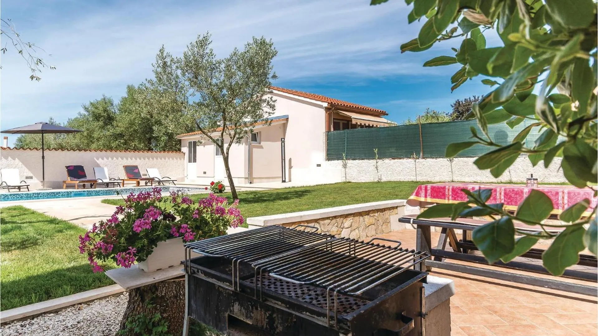 4 Bedroom Lovely Apartment In Stinjan Croatia