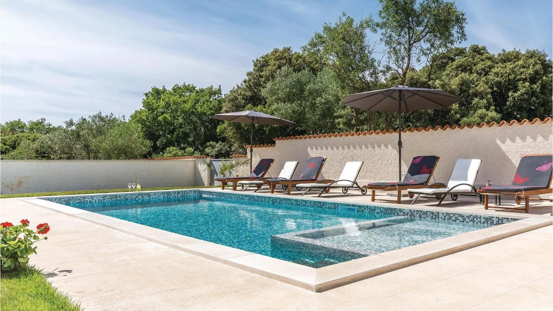 4 Bedroom Lovely Apartment In Stinjan 0*,  Croatia
