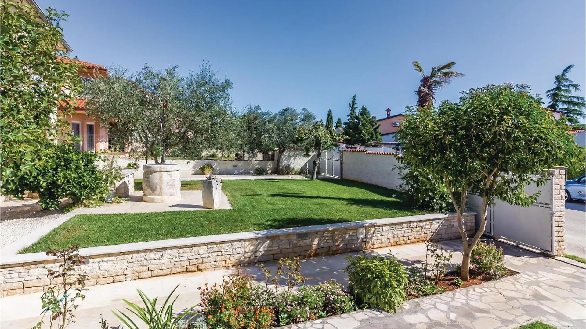 4 Bedroom Lovely Apartment In Stinjan Croatia