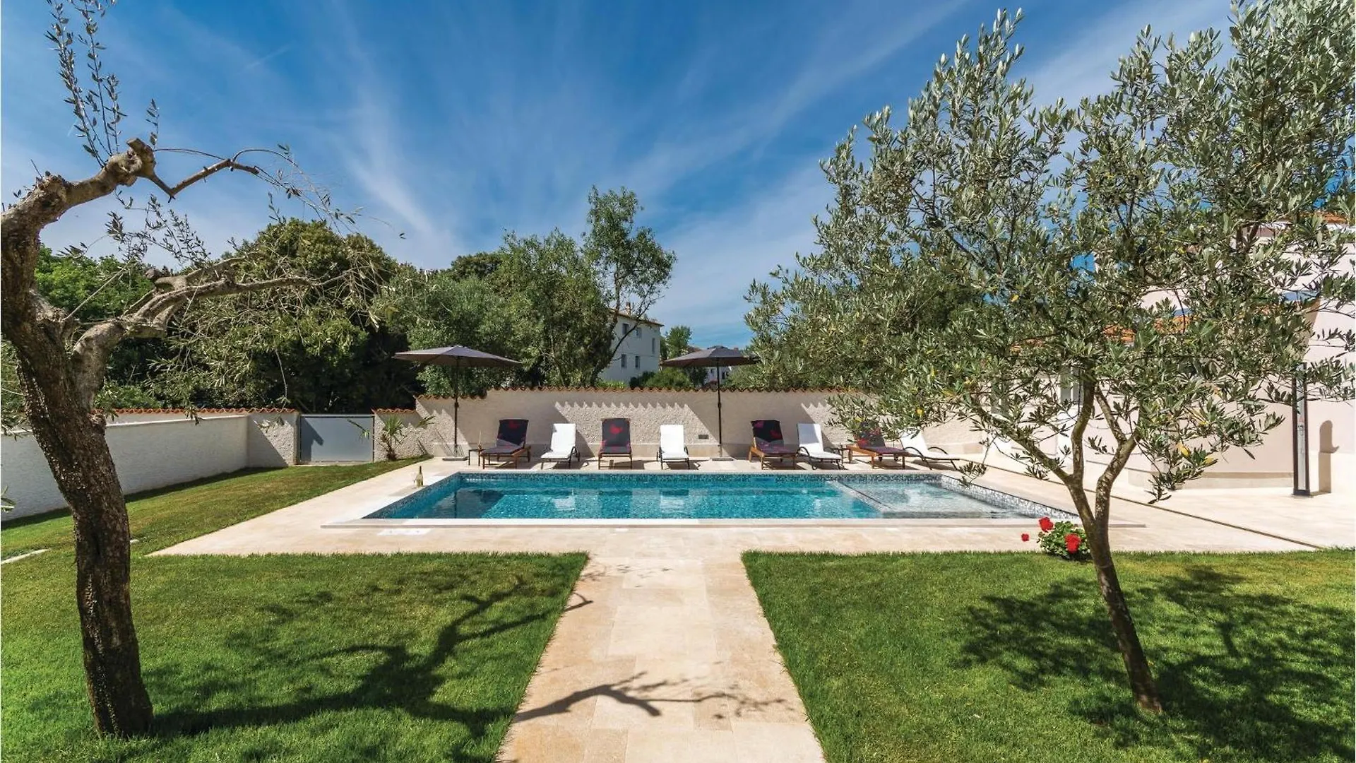 4 Bedroom Lovely Apartment In Stinjan Croatia