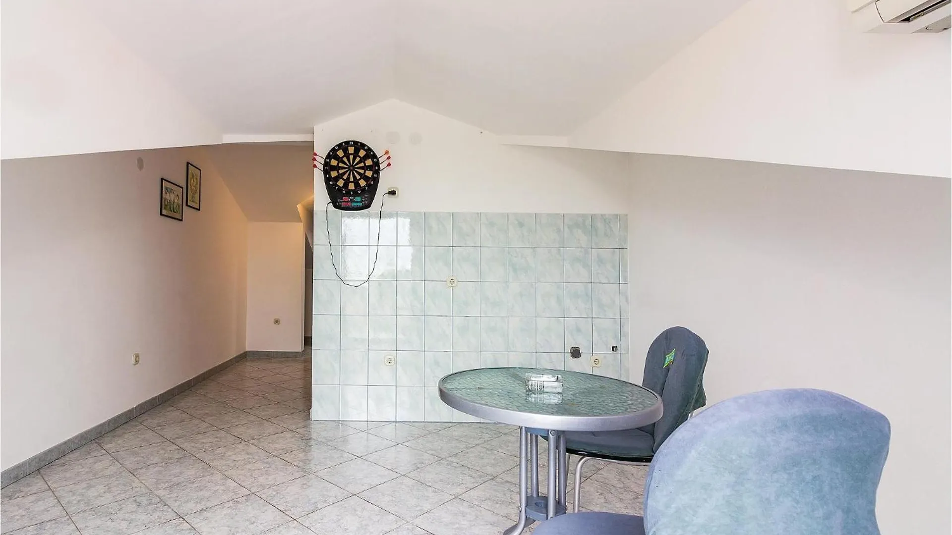 4 Bedroom Lovely Apartment In Stinjan