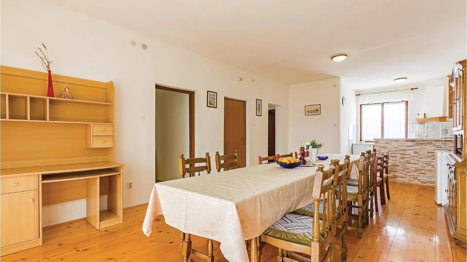 4 Bedroom Lovely Apartment In Stinjan