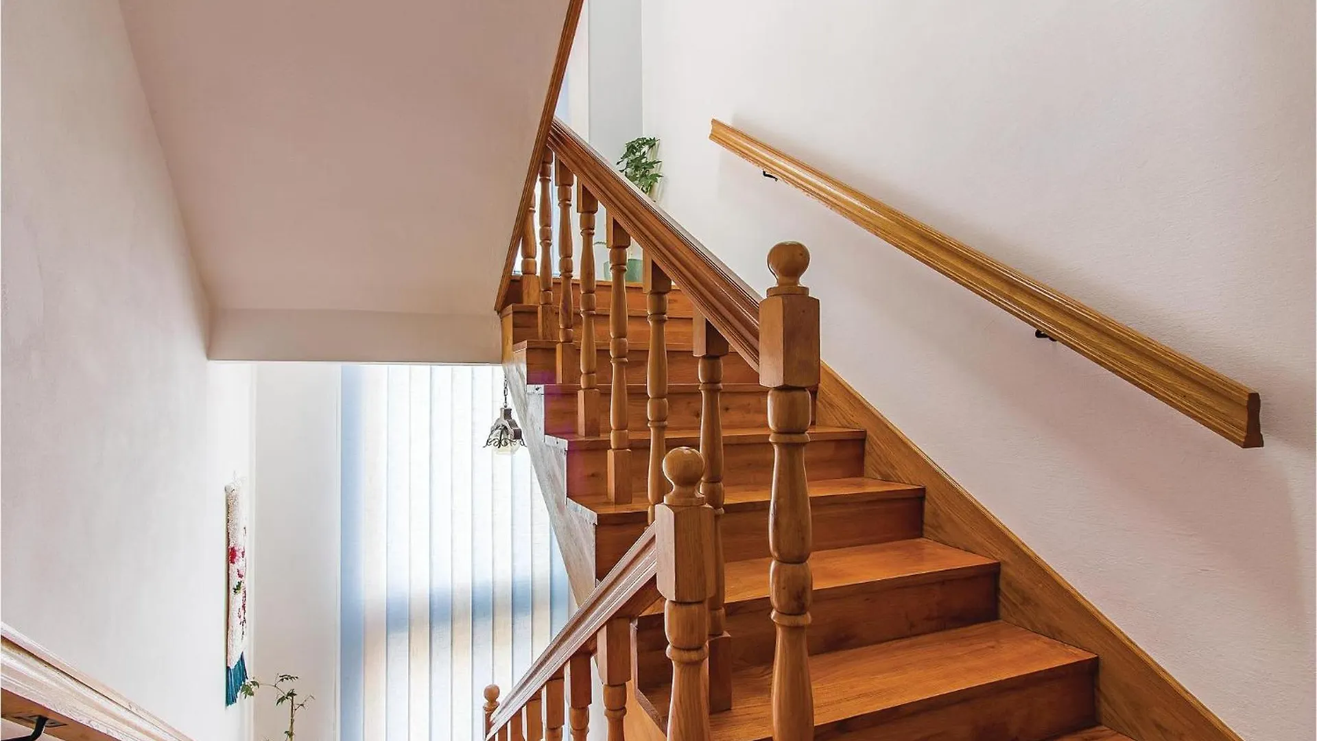 4 Bedroom Lovely Apartment In Штиньян