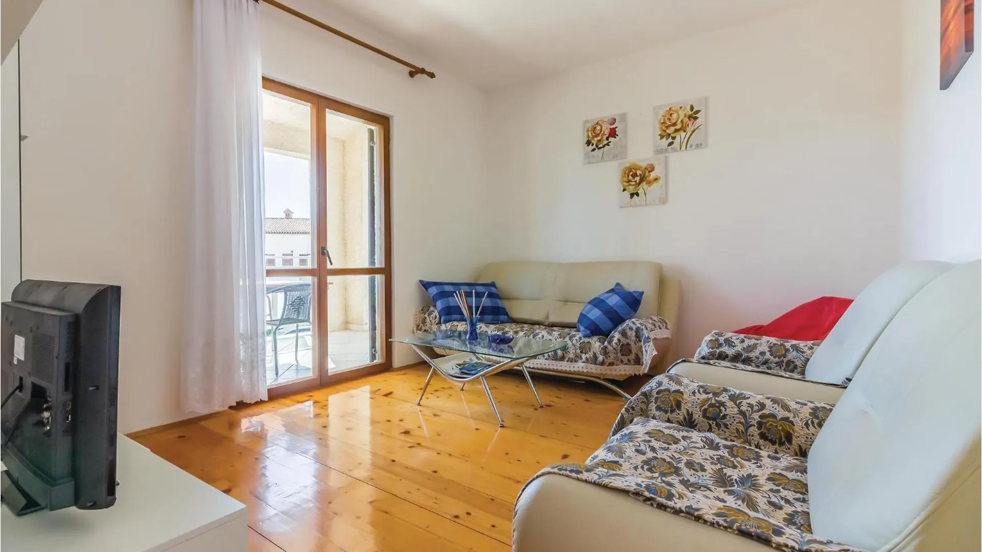 4 Bedroom Lovely Apartment In Штиньян